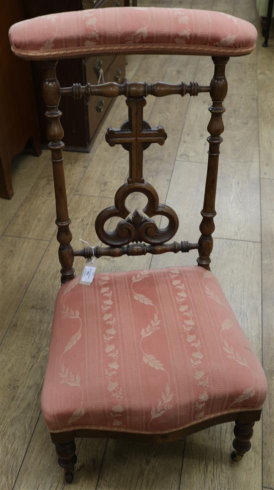 A Victorian mahogany prie-dieu chair